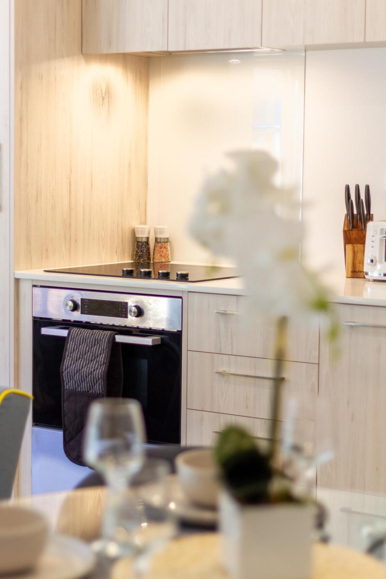 Central Escape On Cashel Street 2 Bed 2 Bath Christchurch Bagian luar foto