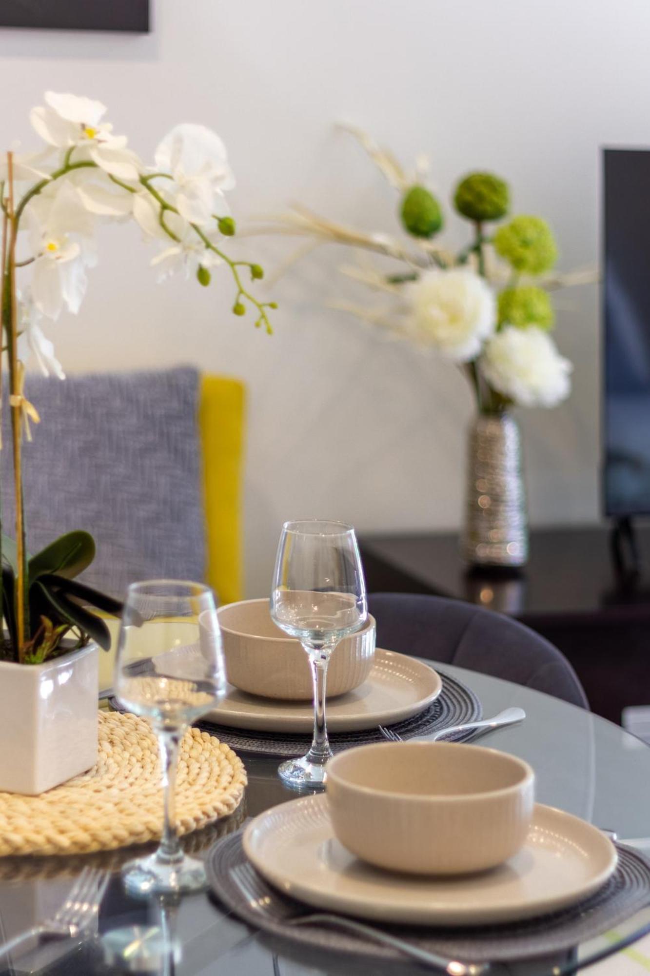 Central Escape On Cashel Street 2 Bed 2 Bath Christchurch Bagian luar foto